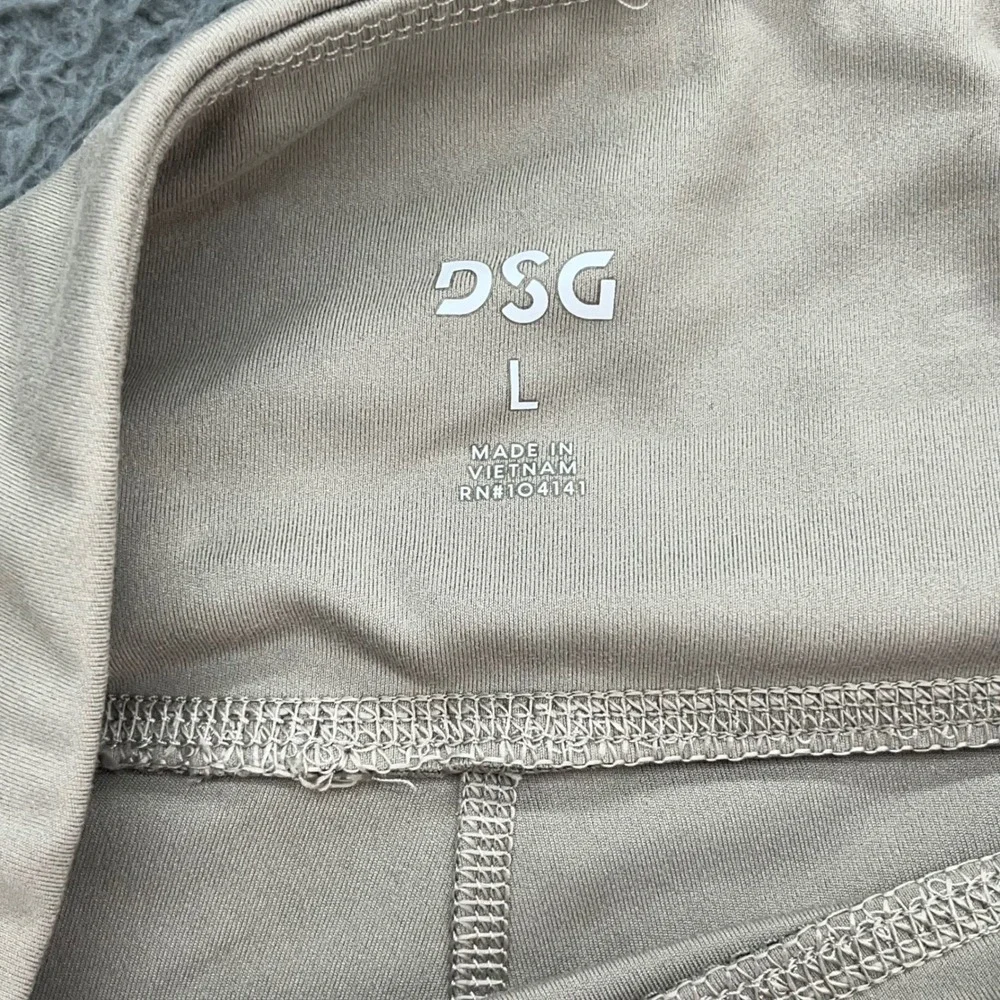 DSG Momentum Women's Capri‎ Leggings Pockets Athleisure Size L Beige